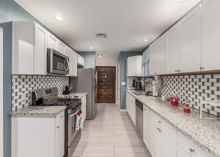 Holiday home 3br With Game Table Bbq & Parking