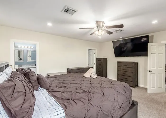 Holiday home 3br With Game Table Bbq & Parking
