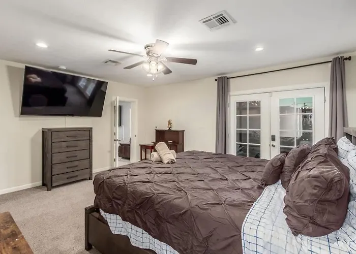 3br With Game Table Bbq & Parking Phoenix